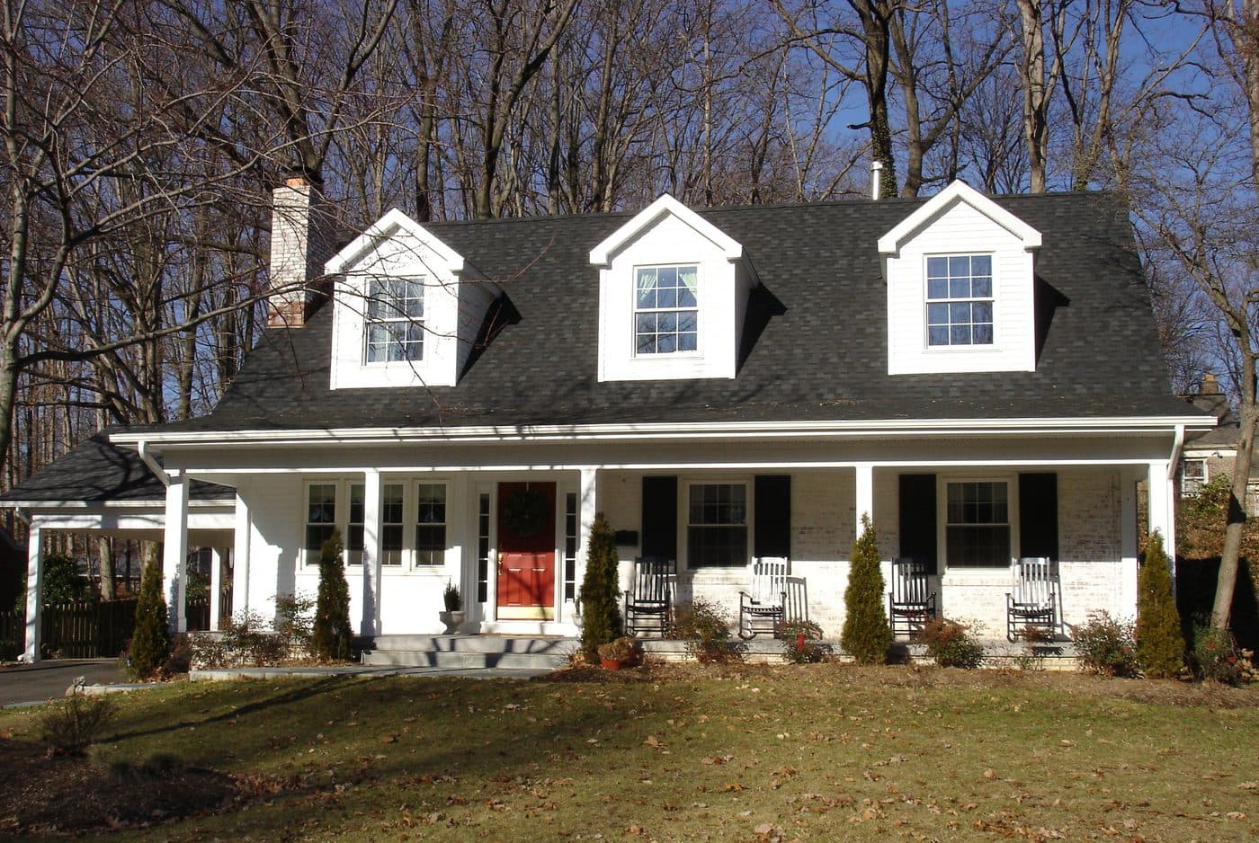 Cape Cod home with a front porch in Springfield
